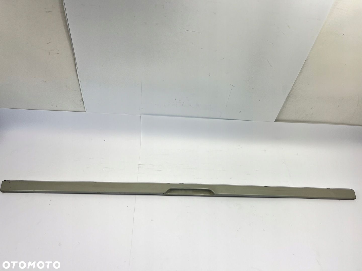 LISTWA DOLNA KLAPY POKRYWY BAGAŻNIKA MERCEDES W124 KOMBI 1247430393 85-89R - 1