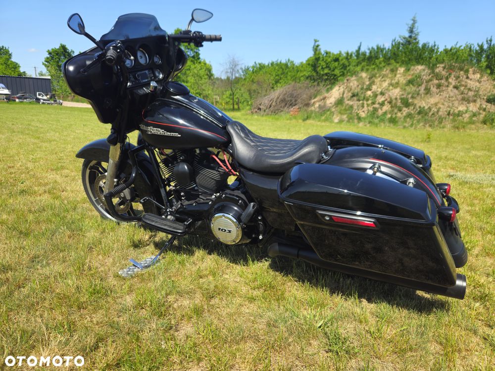 Harley-Davidson Touring Street Glide - 11