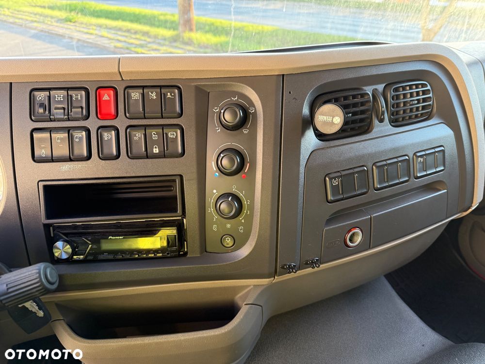 DAF LF 210 Pomoc drogowa laweta holownik widelec platforma hydrauliczna - 11