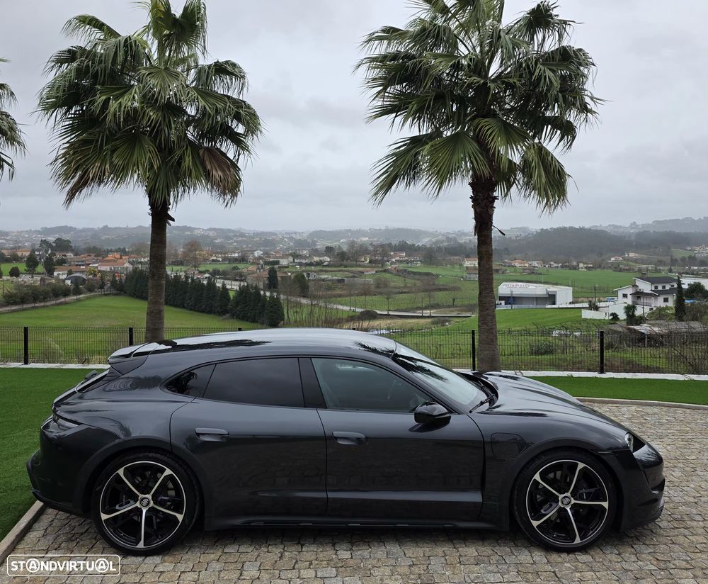 Porsche Taycan Cross Turismo 4 - 16