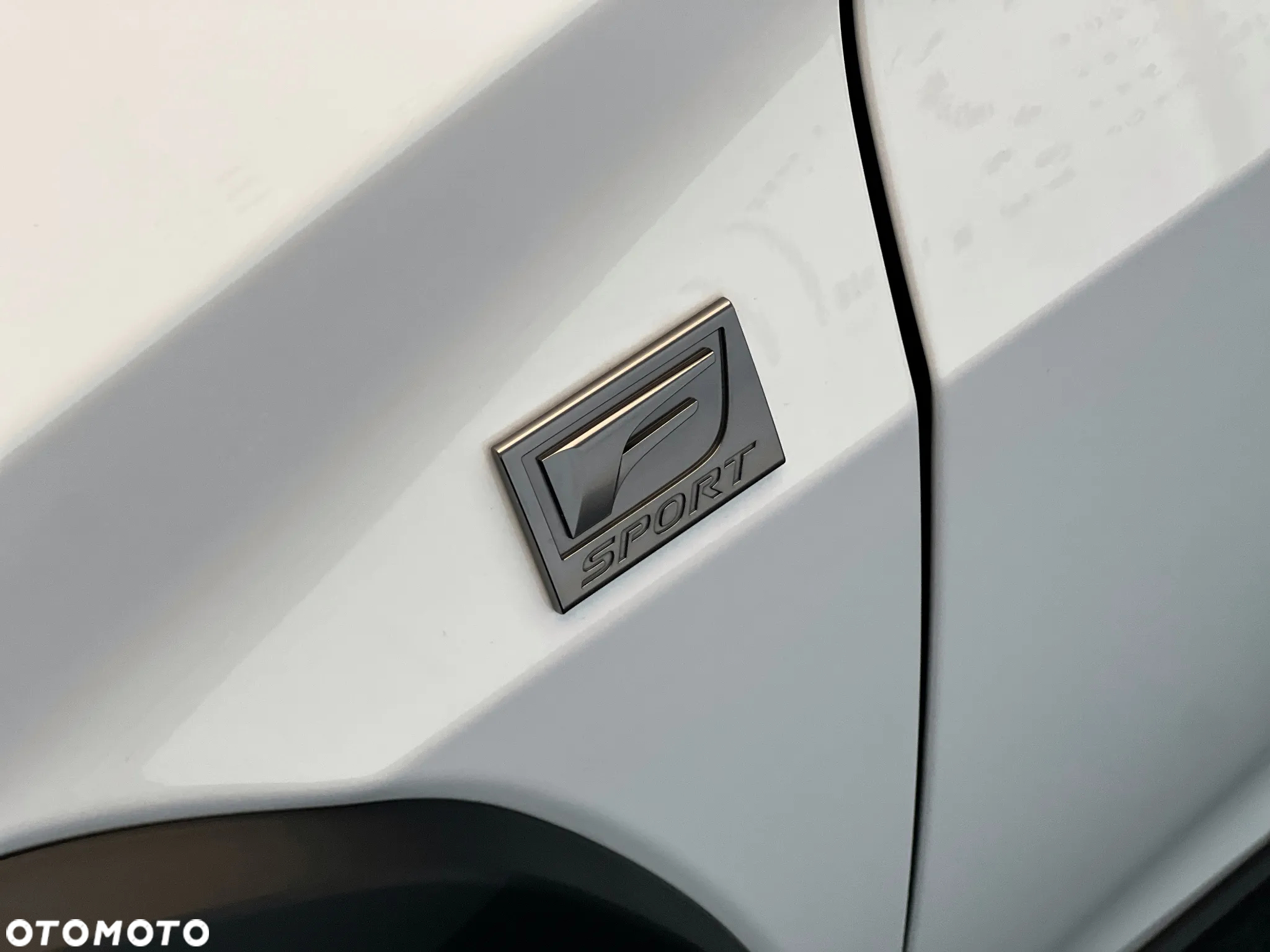 Lexus UX 300h F Sport Design - 13