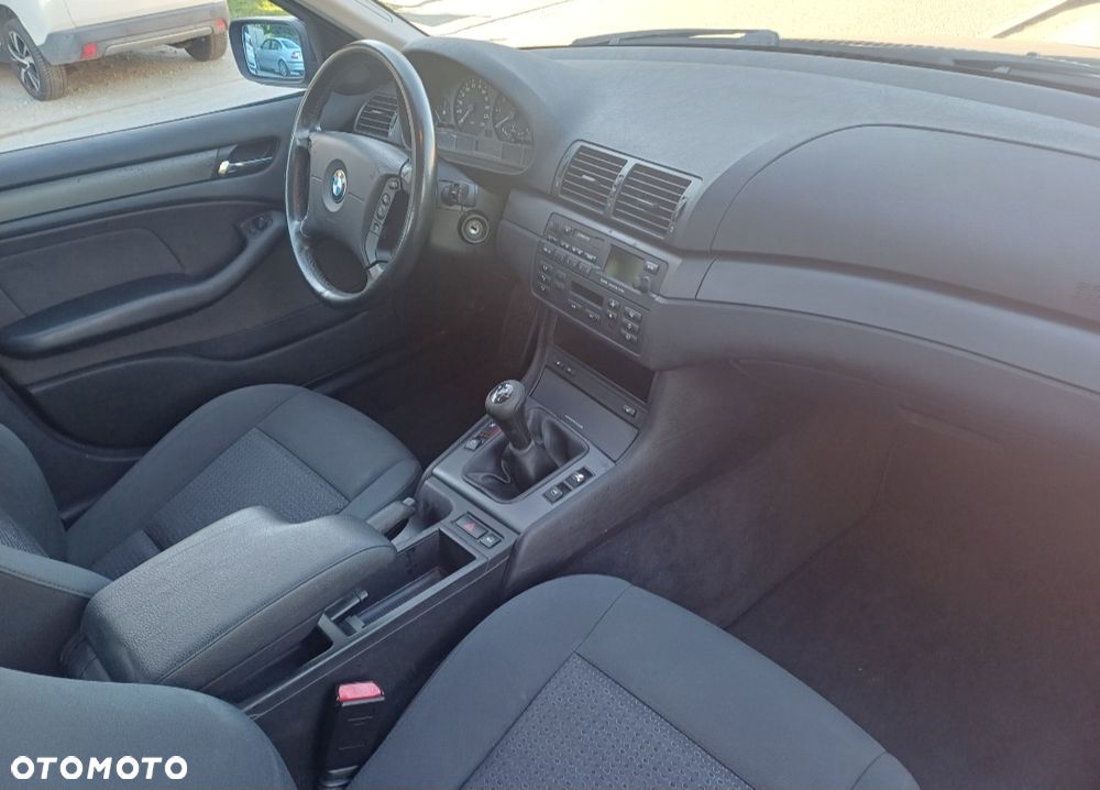 BMW Seria 3 318i - 3