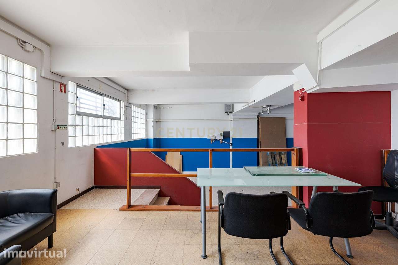 Loja / Espaço Comercial para Arrendamento em Benfica — 140 m² - Grande imagem: 2/14