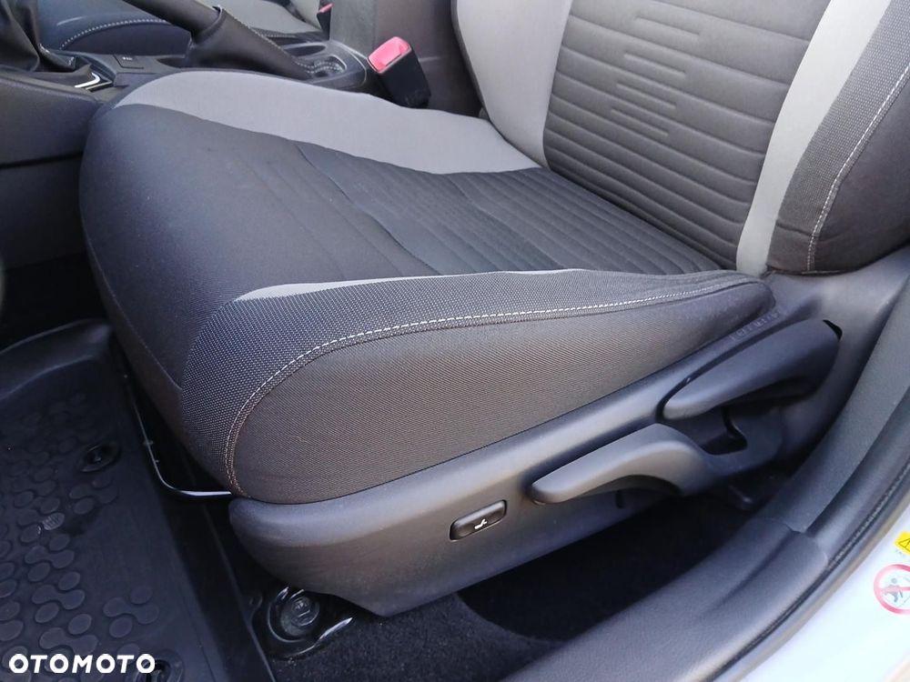 Toyota Auris 1.6 Premium Comfort - 35
