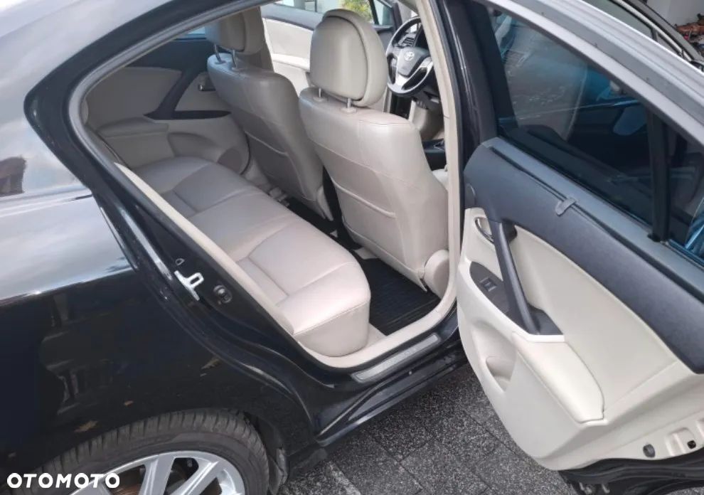 Toyota Avensis 2.0 Prestige - 13
