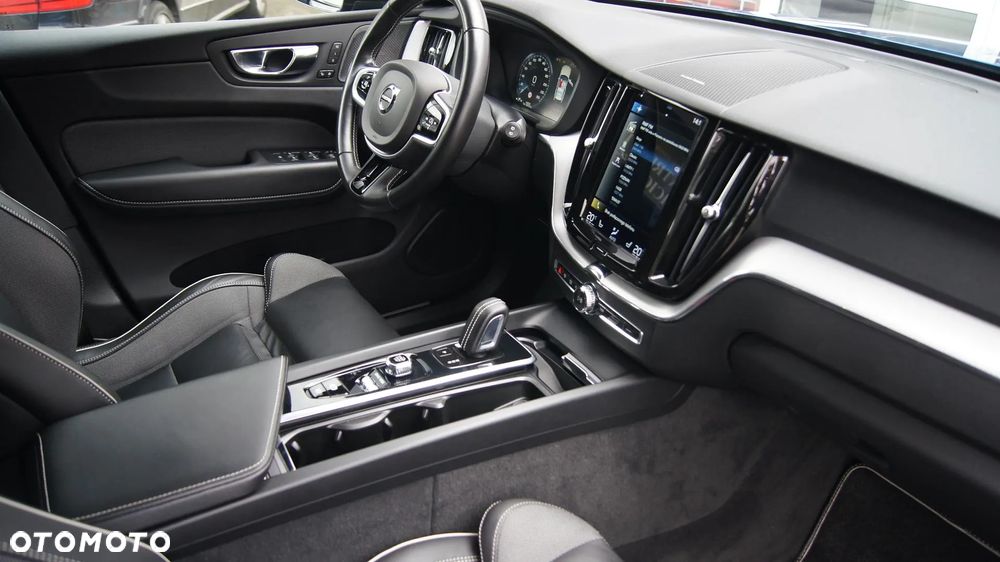 Volvo XC 60 D4 AWD R-Design - 14