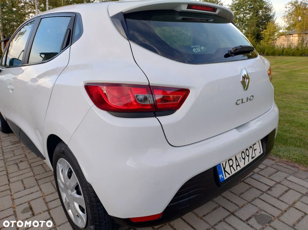 Renault Clio 1.2 16V 75 Life - 12