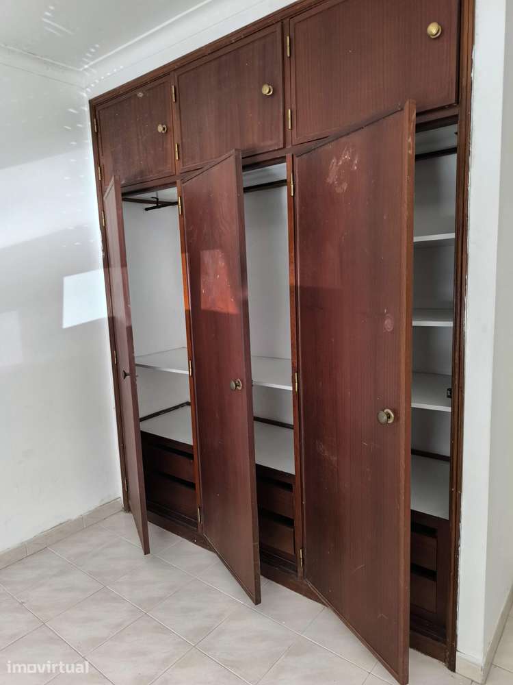 Apartamento T3 com elevador e boas áreas no Carregado - Grande imagem: 5/24