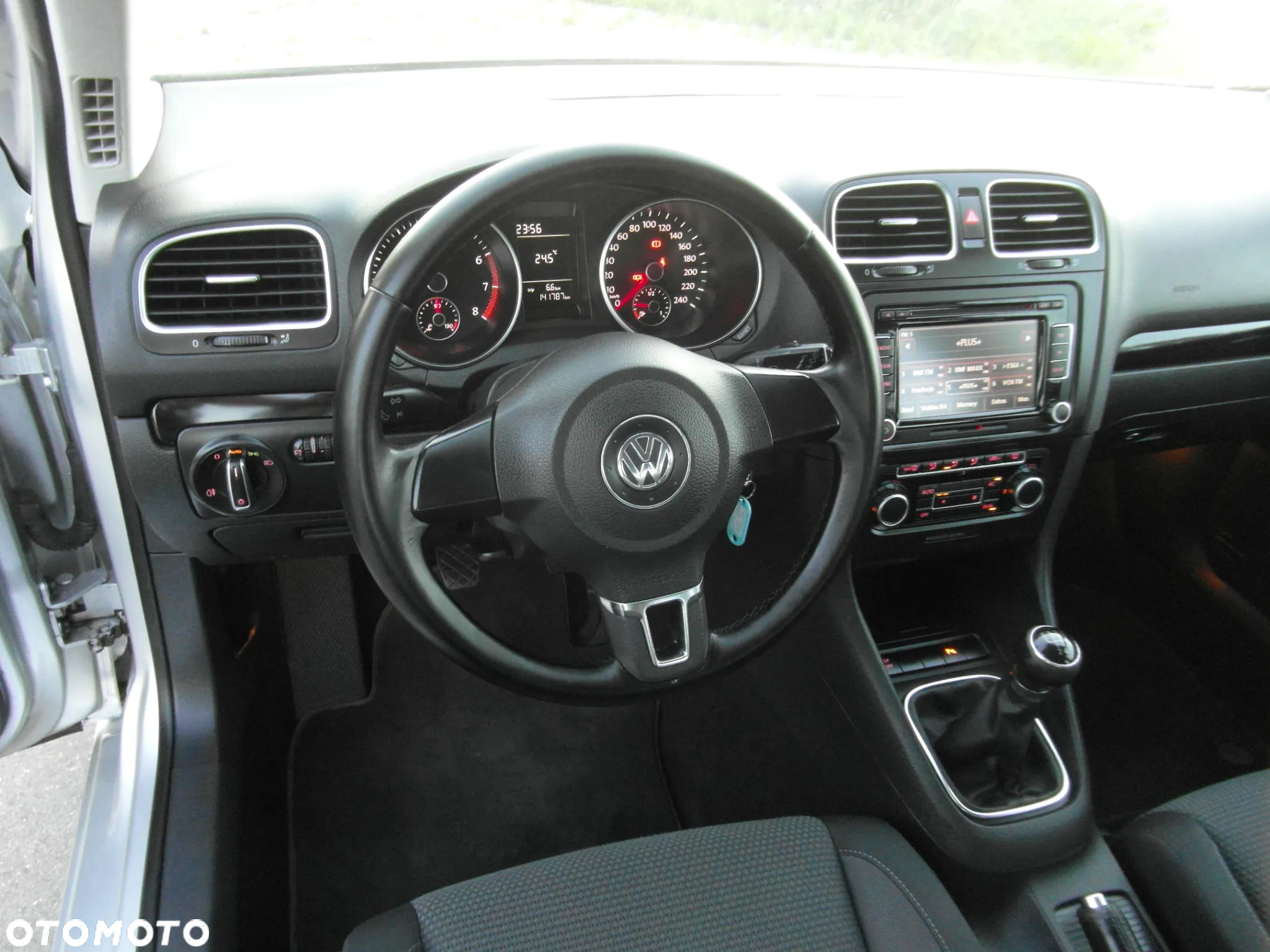 Volkswagen Golf VI 1.6 Comfortline - 23