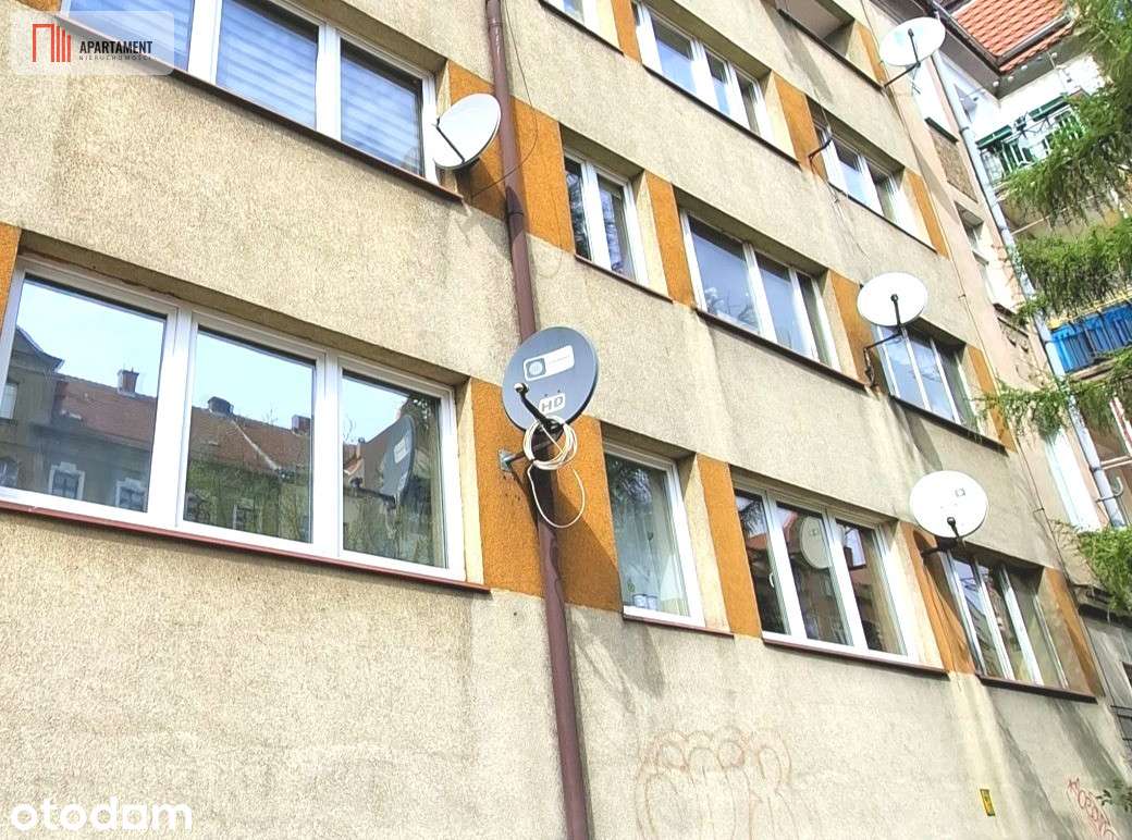 M3-wysoki parter-balkon-do remontu-fabryczne