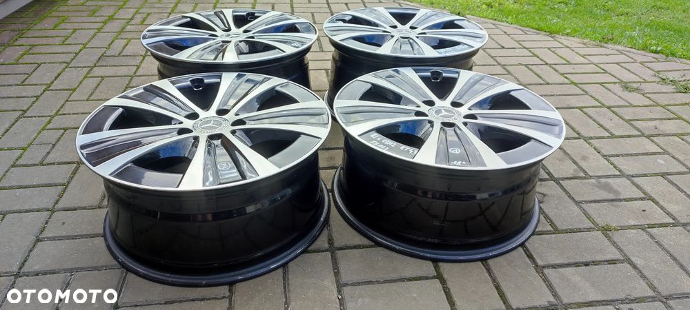 FELGI ALUMINIOWE STOPNIOWANE 5x112 2x 8Jx18 CALI ET43 2x 9Jx 18 CALI ET 52,5 fi 66,6 MERCEDES E CLS GLK GLS 4 SZTUKI KOMPLET - 2