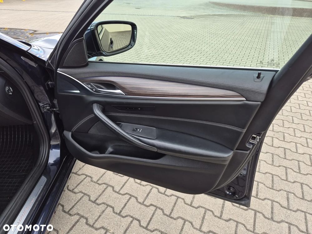 BMW Seria 5 520d xDrive Luxury Line sport - 26