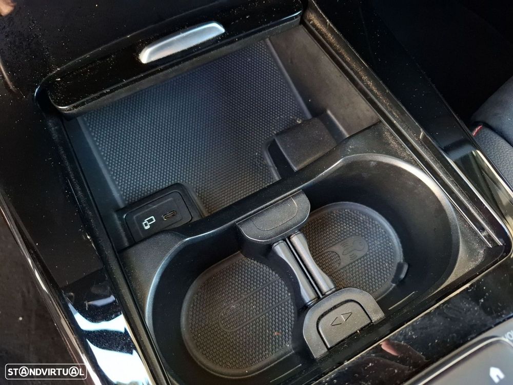 Mercedes-Benz A 250 e AMG Line - 17