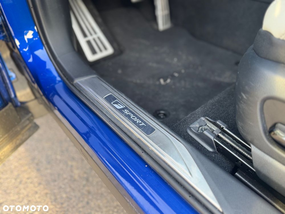 Lexus UX 300h F Sport - 24