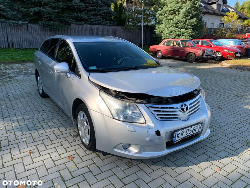 Toyota Avensis 2.0 D-4D Luna - 2