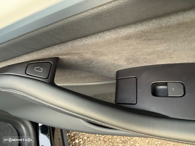 Tesla Model Y Performance Tração Integral - 22