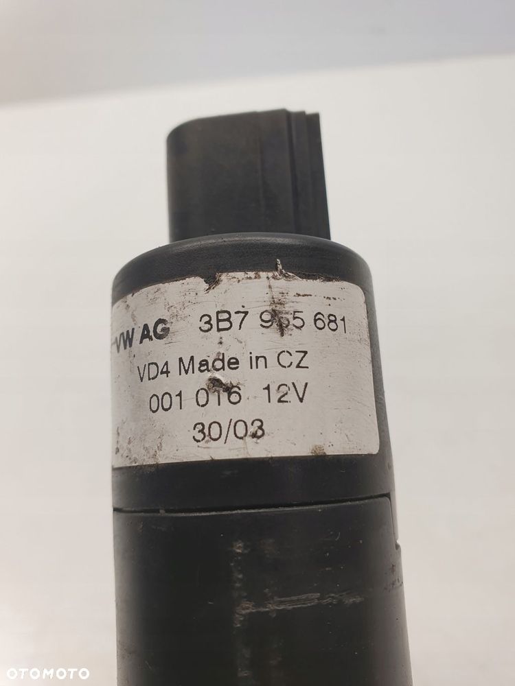 POMPKA SPRYSKIWACZY AUDI VW SKODA 3B7955681 - 2
