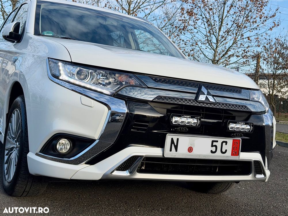 Mitsubishi Outlander 2.4 4WD Plug-In Hybrid - 17