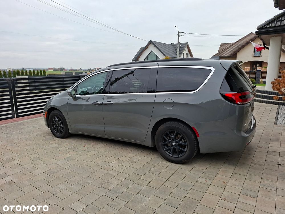 Chrysler Pacifica - 5