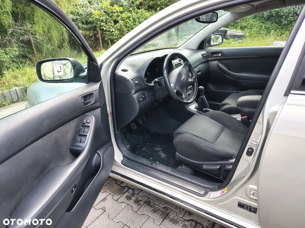 Toyota Avensis 2.0 VVT-i Team - 11