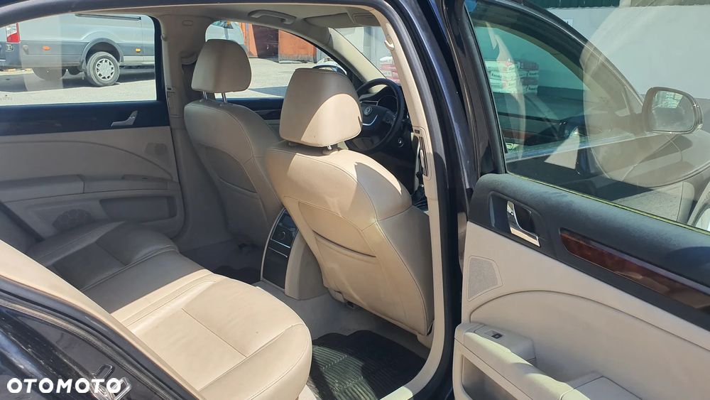 Skoda Superb 2.0 TDI Elegance DSG - 36