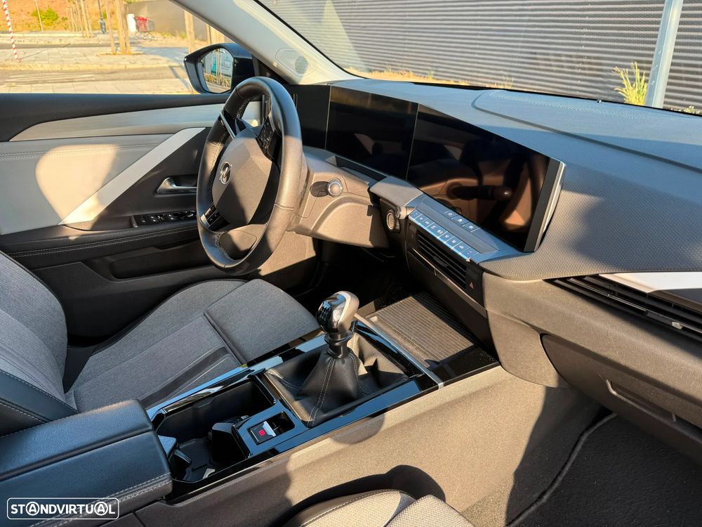 Opel Astra 1.2 T Elegance - 12