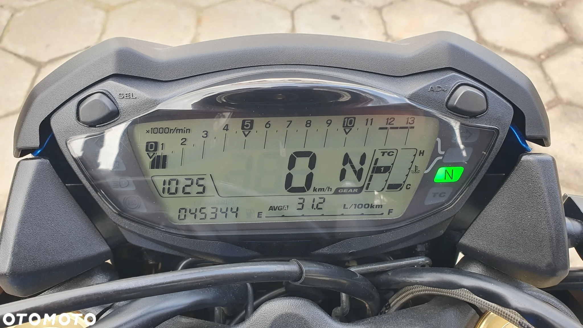 Suzuki GSX 1000 - 10