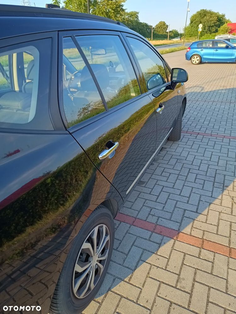 Kia Carens 2.0 EX - 12