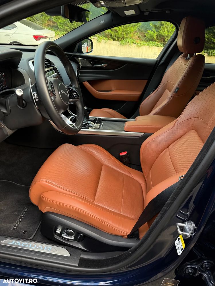 Jaguar XE P300 AWD Aut. R-Dynamic HSE - 9