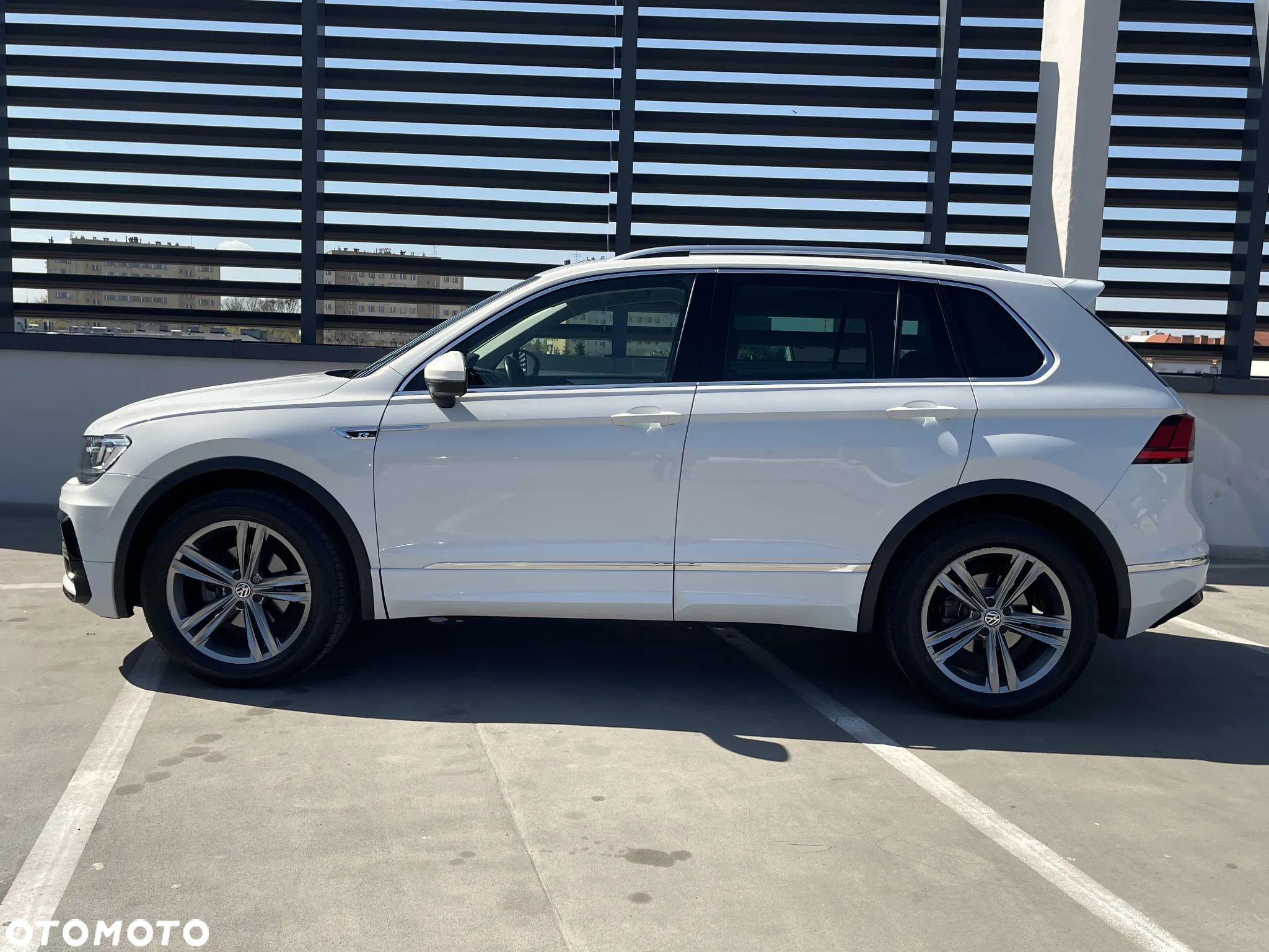 Volkswagen Tiguan 2.0 TDI SCR 4MOTION DSG R-Line - 10