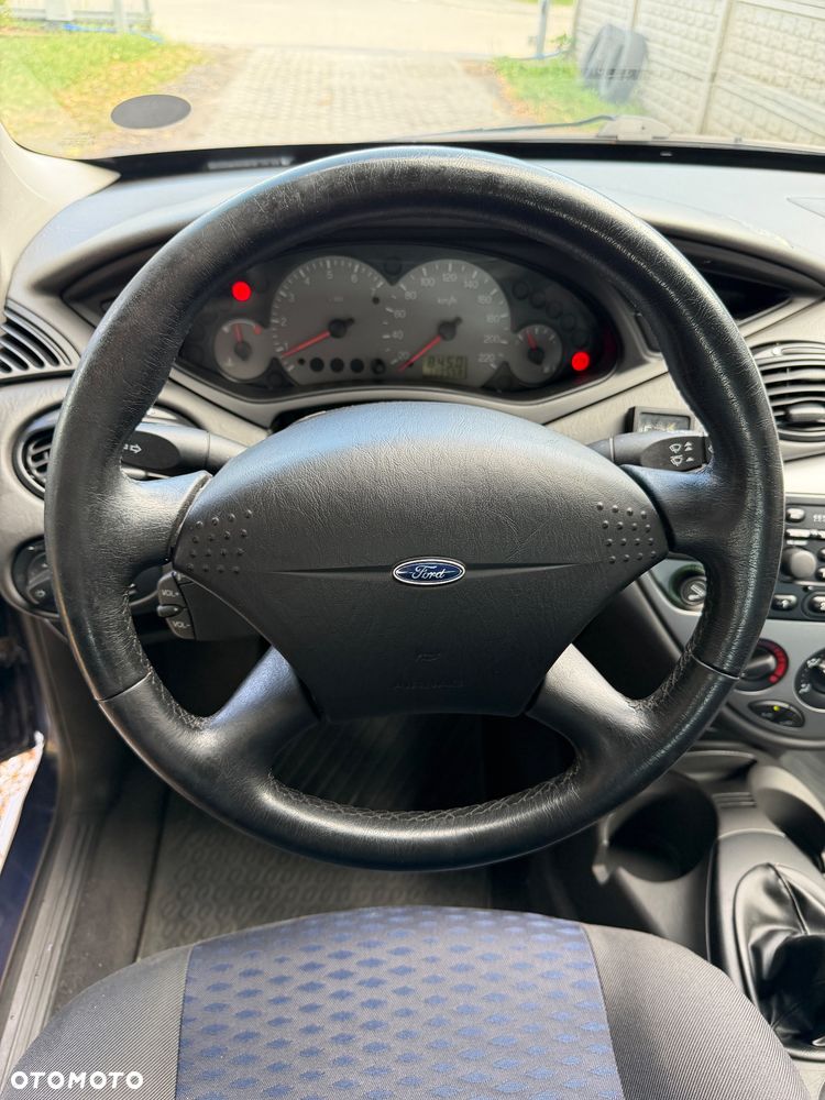 Ford Focus 1.8 Futura - 14