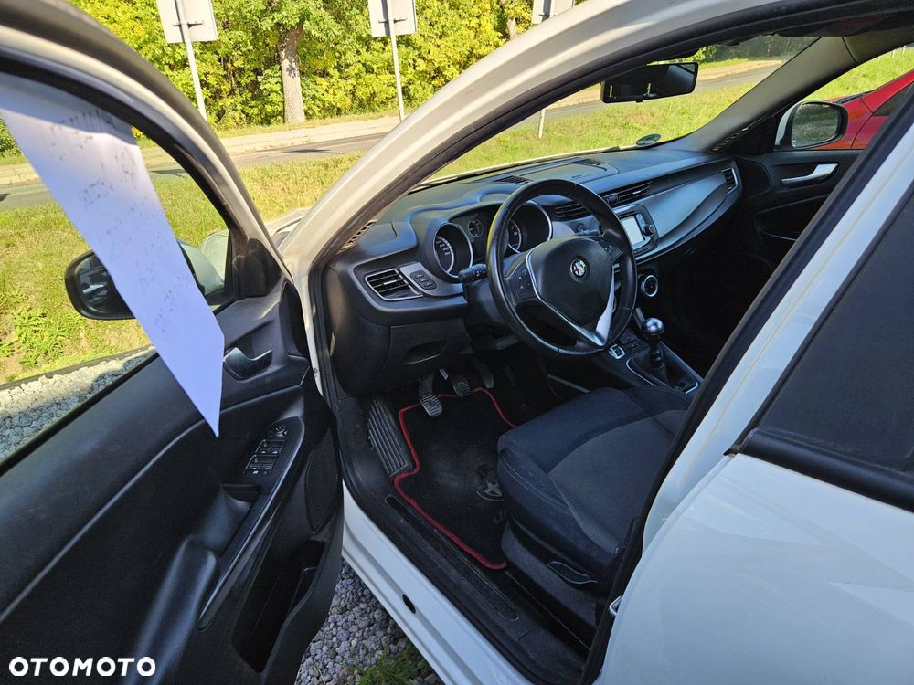 Alfa Romeo Giulietta 2015 photo 5