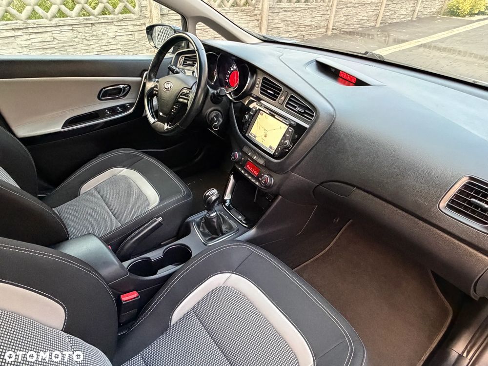Kia Ceed 1.6 GDI Dream Team Edition - 15