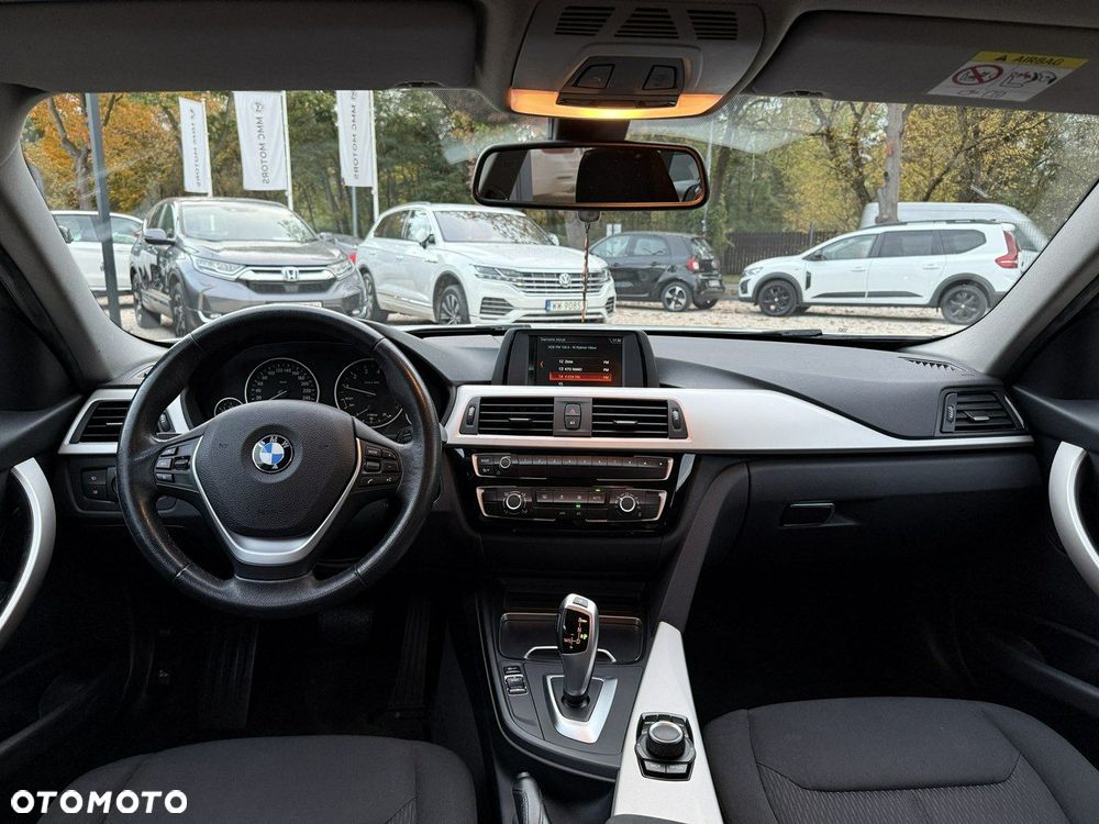 BMW Seria 3 318i GPF - 22