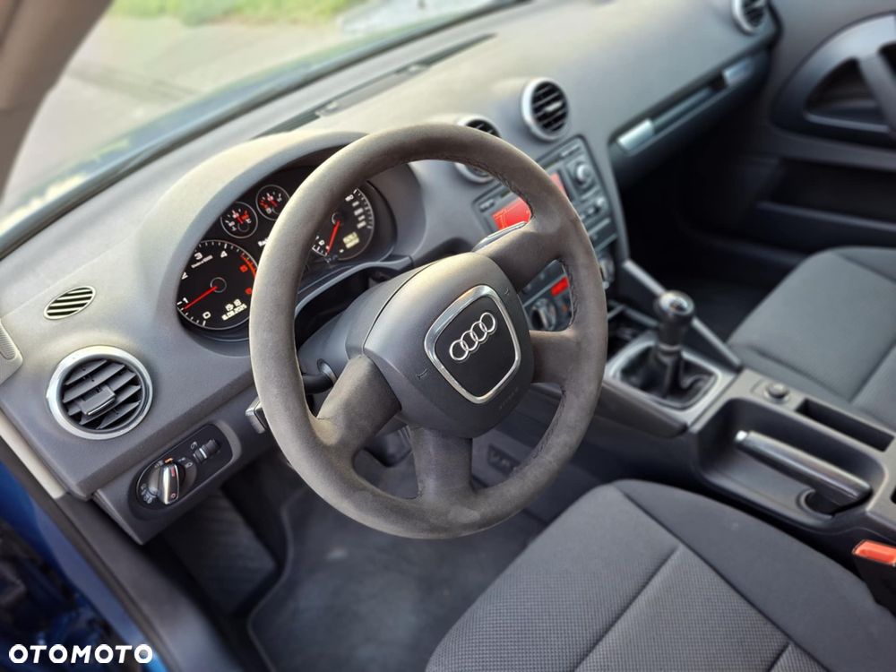Audi A3 3-drzwiowe 2.0 TDI Attraction - 8