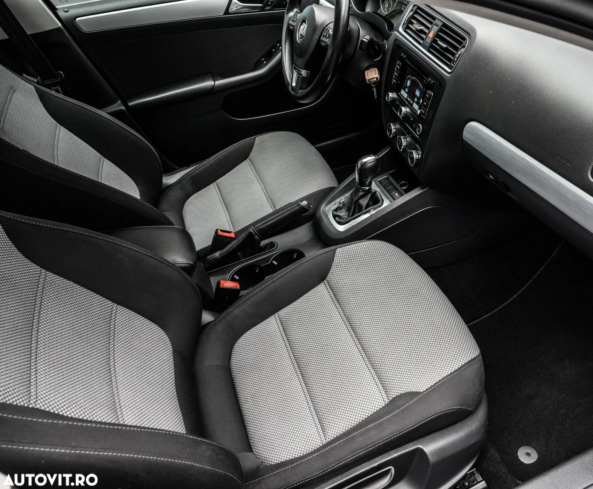 Volkswagen Jetta - 12