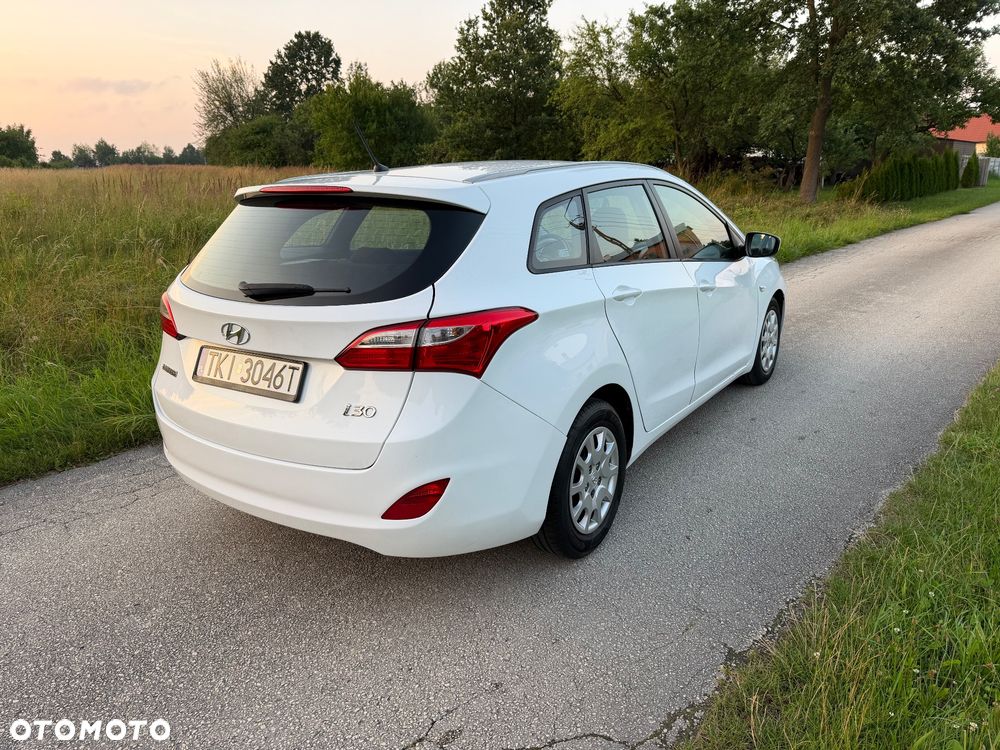 Hyundai i30 1.6 D GO - 11