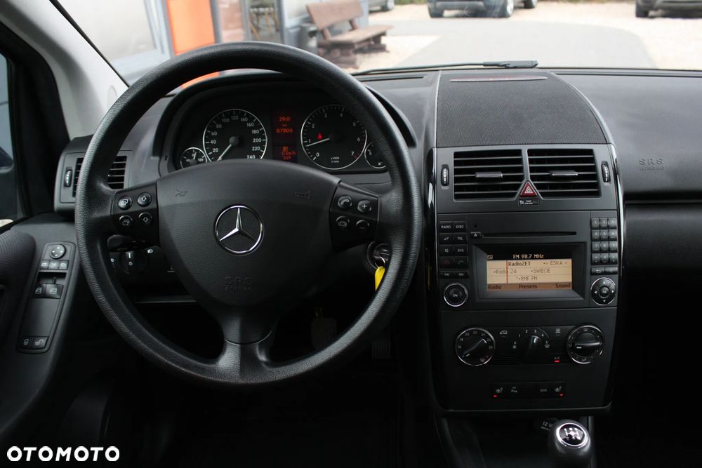 Mercedes-Benz Klasa A 180 BlueEFFICIENCY Elegance - 23