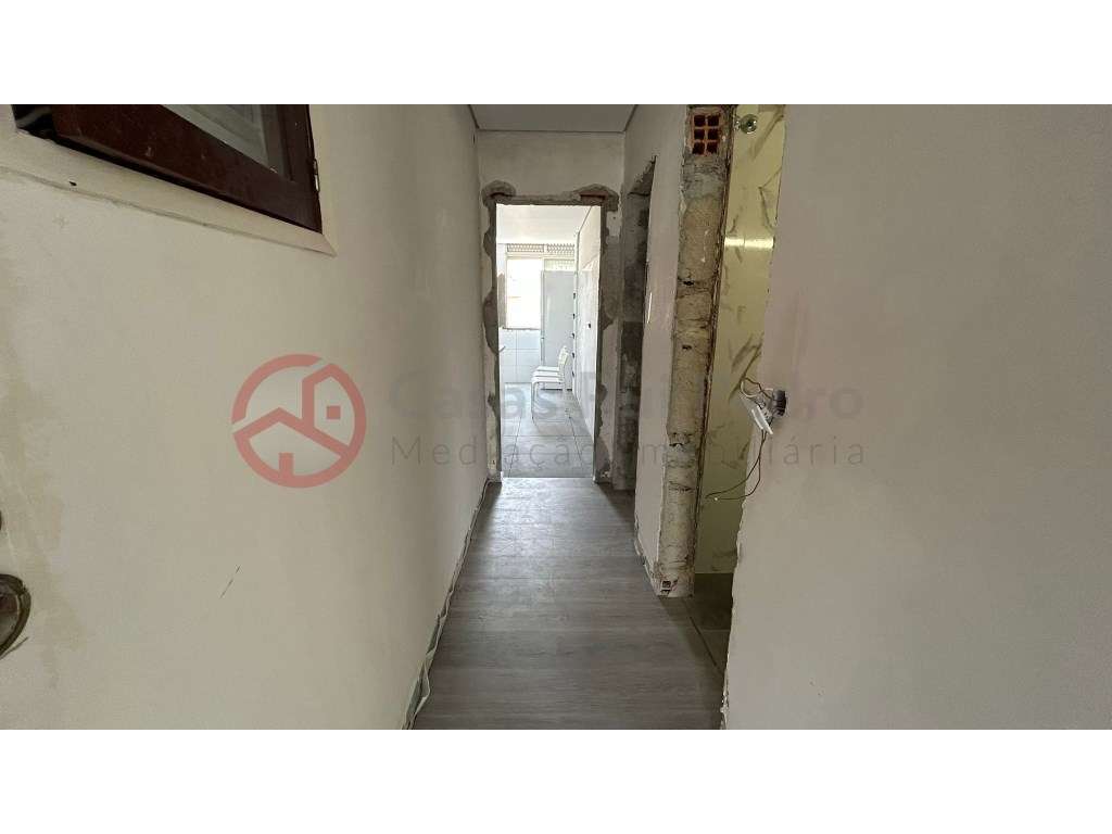 T2 TOTALMENTE REMODELADO NA BAIXA DA BANHEIRA, MOITA - Grande imagem: 4/14