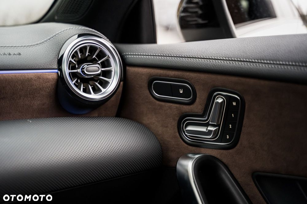 Mercedes-Benz CLA - 24