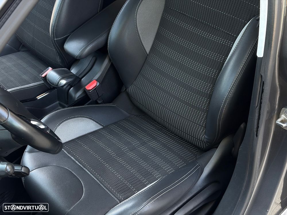 Peugeot 2008 1.2 PureTech Allure EAT6 - 20