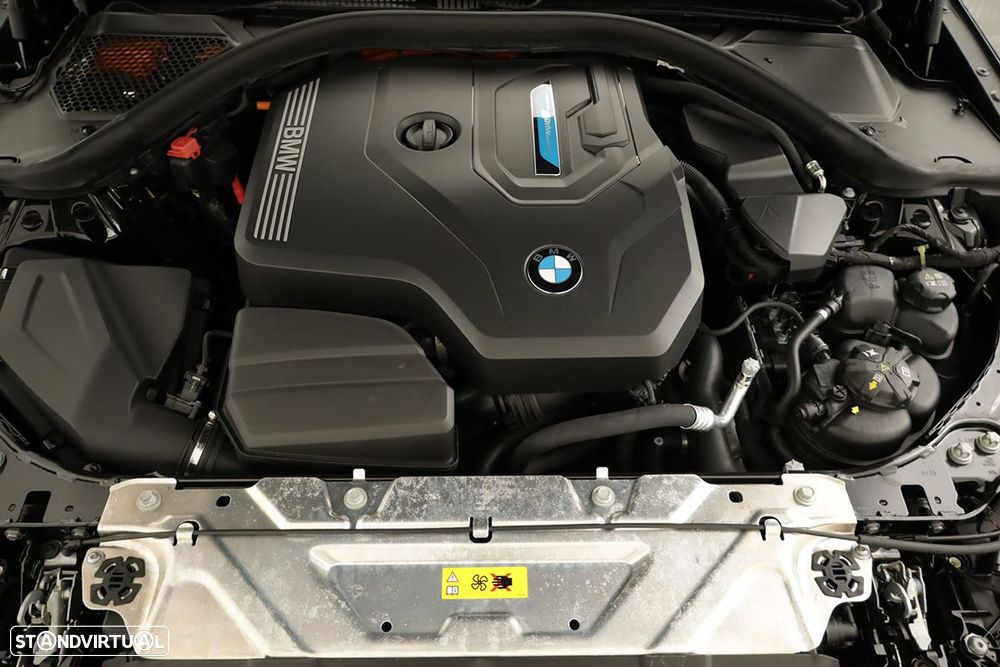 BMW 330 e Edição Desportiva M Auto - 25