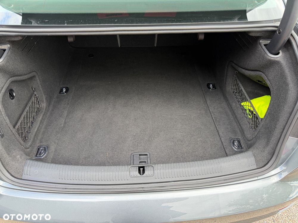 Audi A4 Limousine 2.0 TDI S tronic design - 29