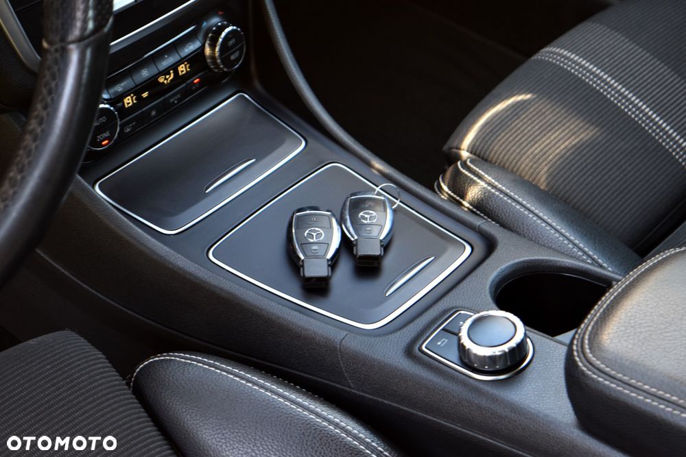 Mercedes-Benz GLA 200 7G-DCT Style - 14