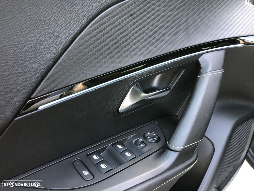 Peugeot e-2008 50 kWh GT - 33