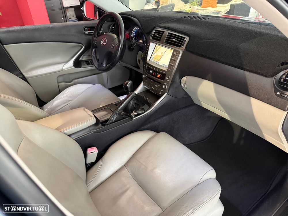 Lexus IS 220 d Luxury Line - 9