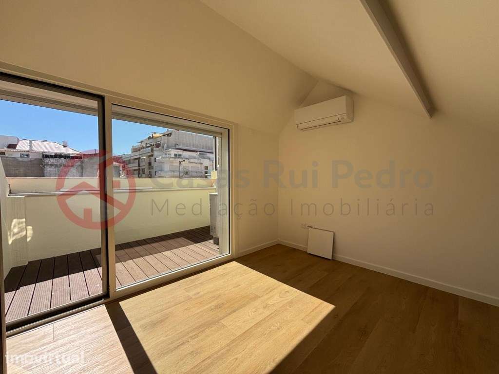Moradia T3 com Terraço e Garagem a 6 Minutos da Praia na Costa da C... - Grande imagem: 3/27