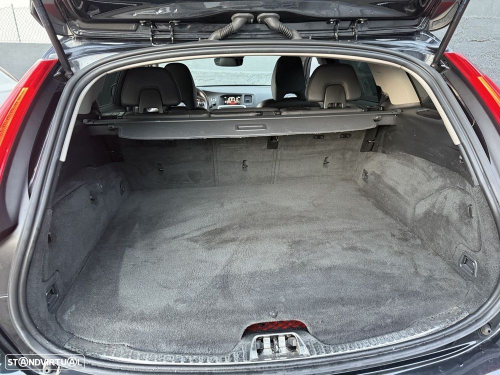 Volvo V60 D6 Plug-In-Hybrid AWD Geartronic Momentum - 13