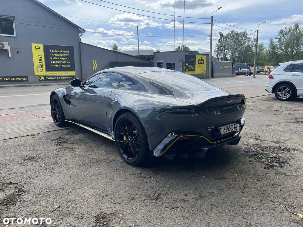 Aston Martin Vantage - 9