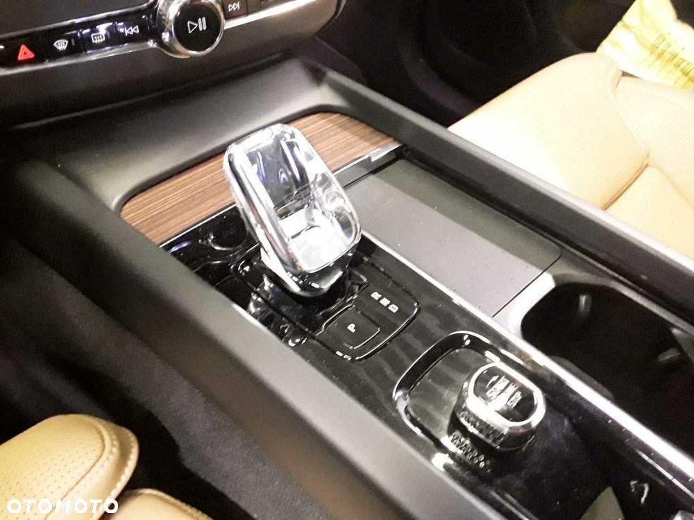 Volvo XC 60 B4 D AWD Ultimate Bright - 20